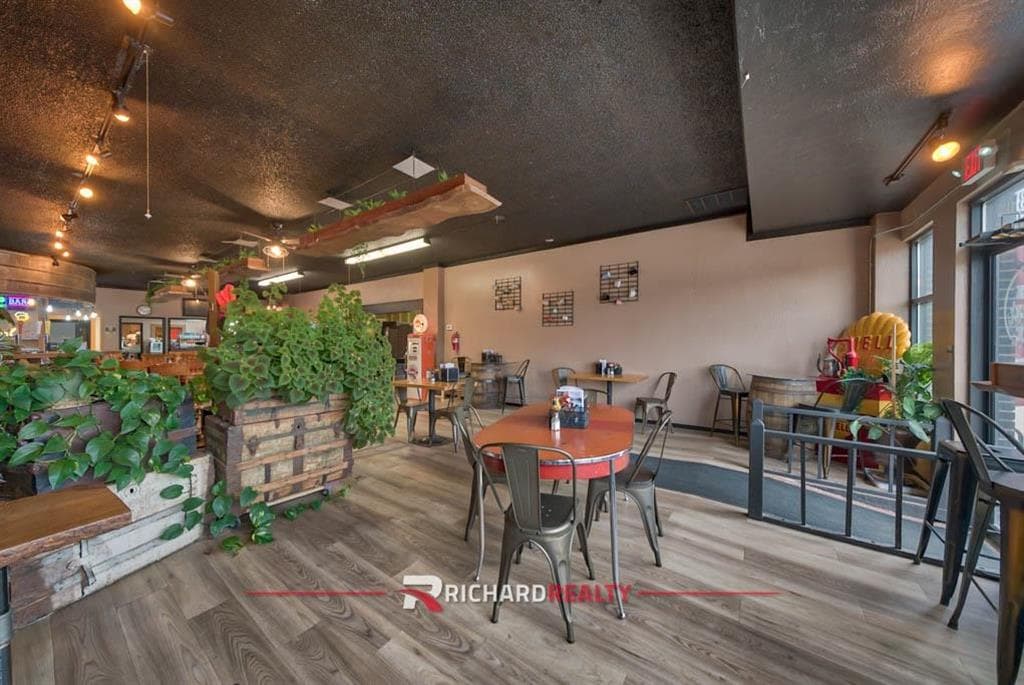 1316 Big Horn Ave — photo 4 of 42