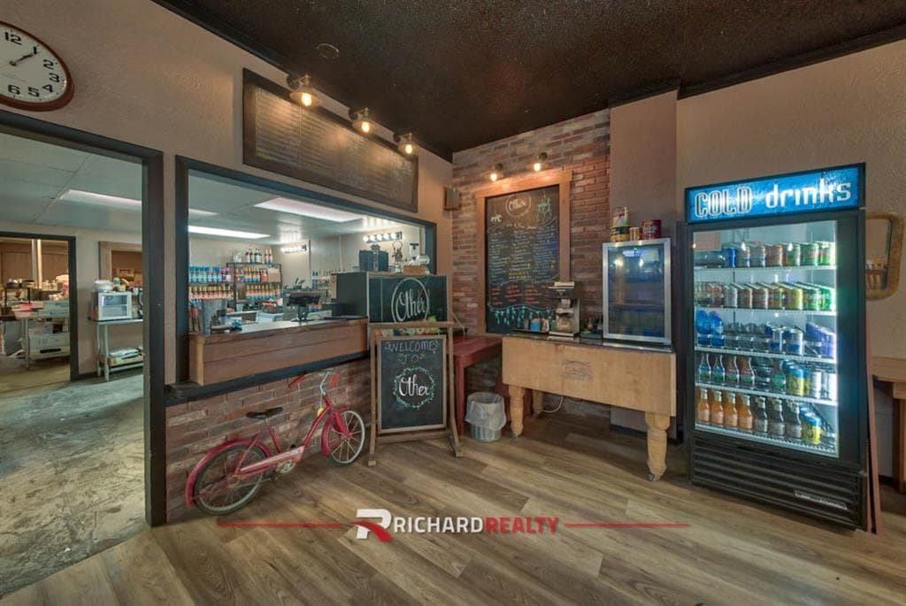 1316 Big Horn Ave — photo 9 of 42