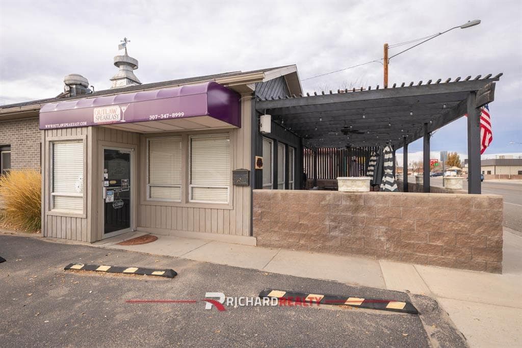 1620 Big Horn Ave — photo 2 of 49