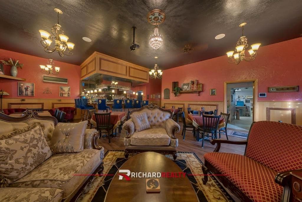 1620 Big Horn Ave — photo 11 of 49