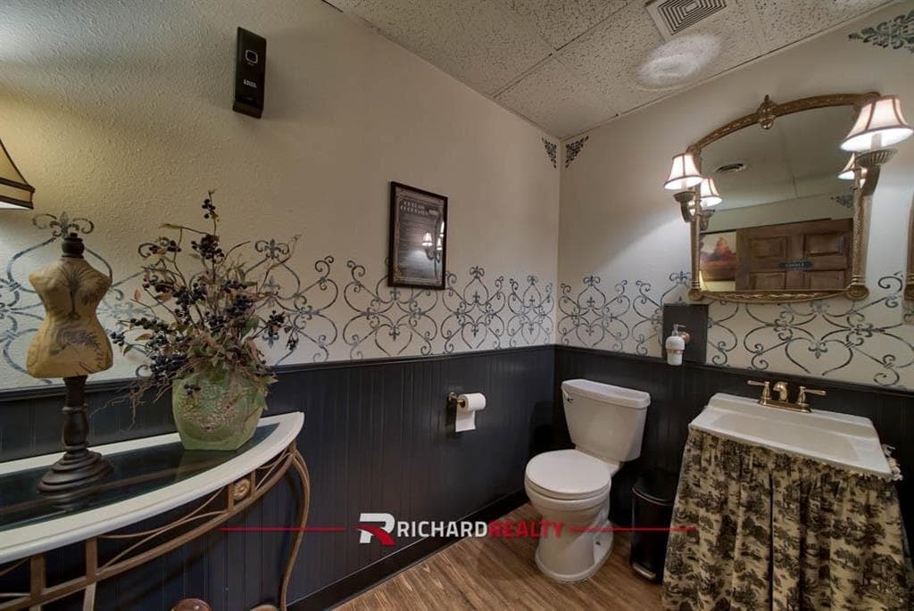 1620 Big Horn Ave — photo 16 of 49