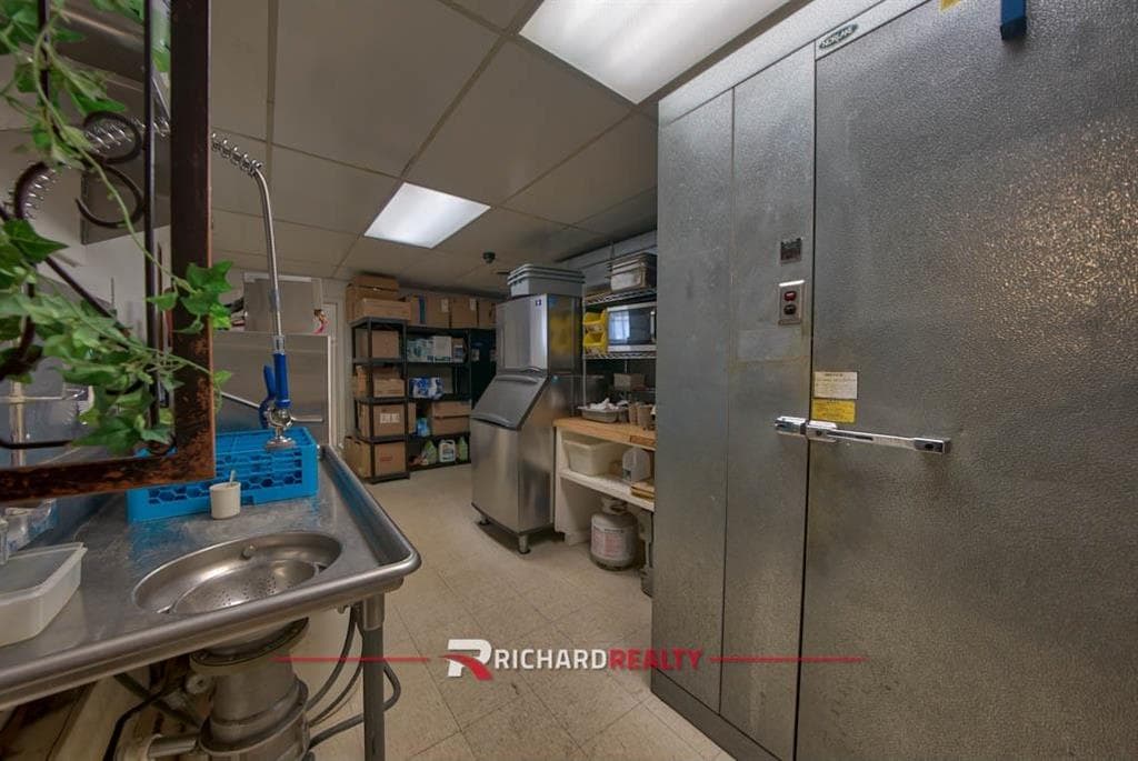 1620 Big Horn Ave — photo 29 of 49