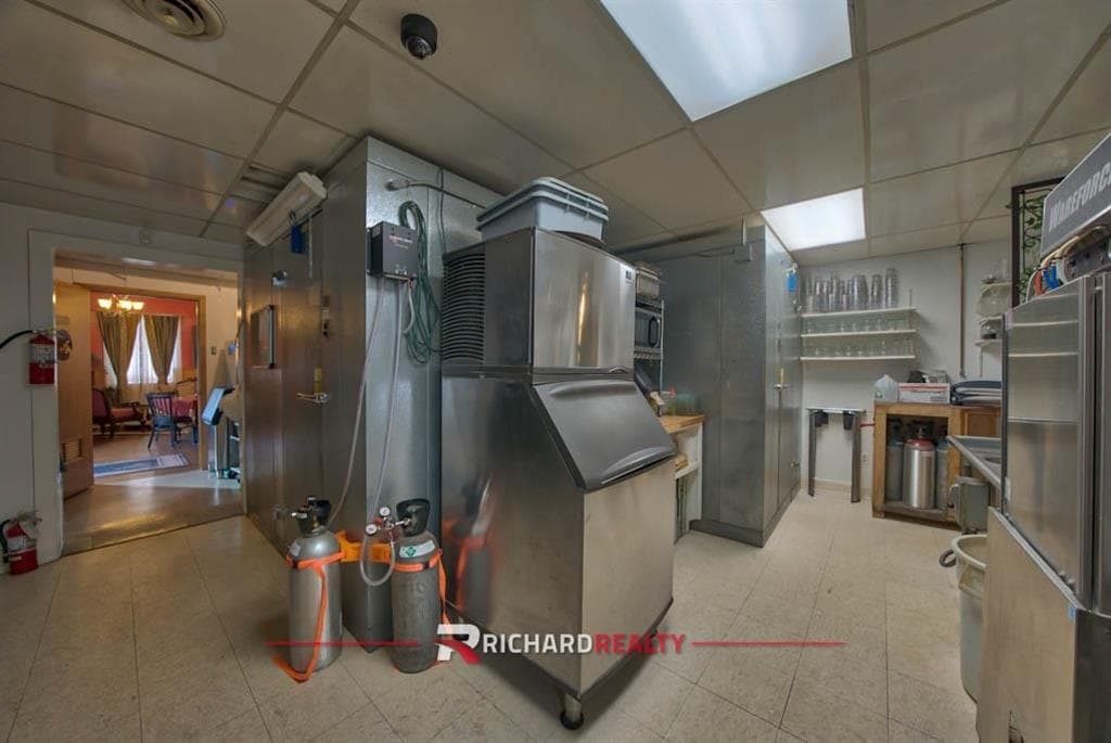 1620 Big Horn Ave — photo 31 of 49