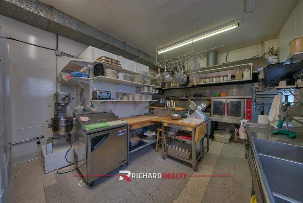 1620 Big Horn Ave — photo 33 of 49