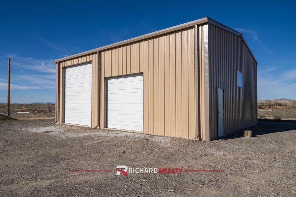 3380 Faye St — photo 3 of 14