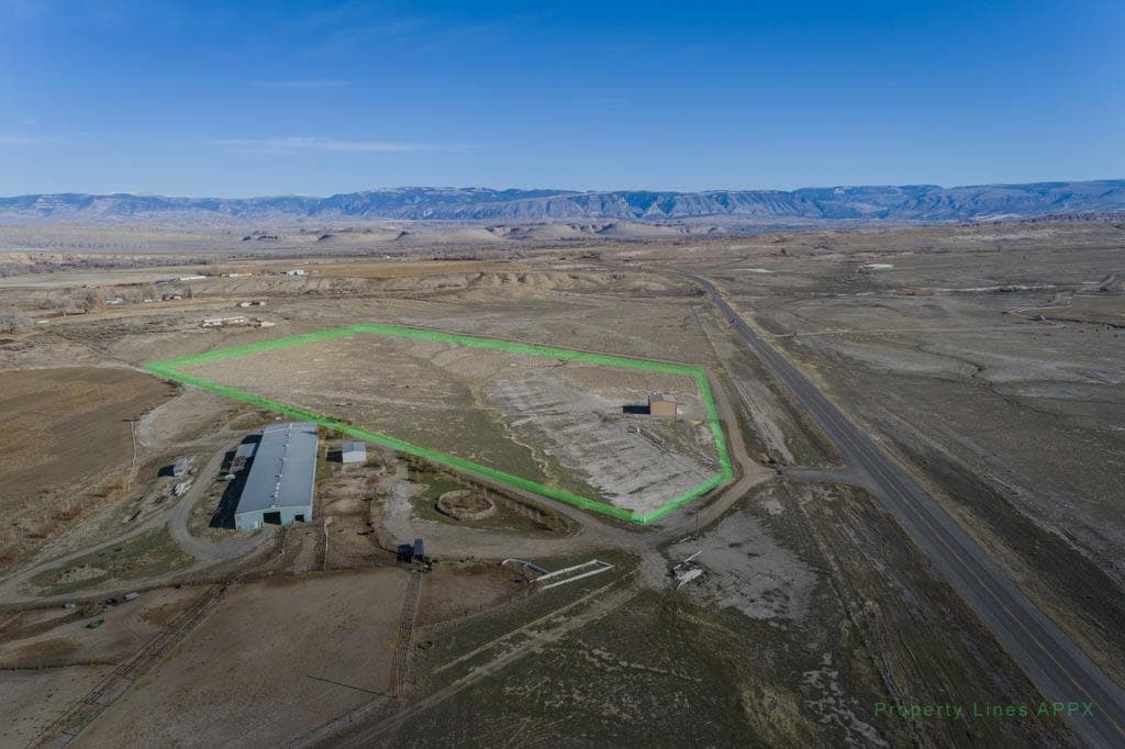 3380 Faye St — photo 4 of 14