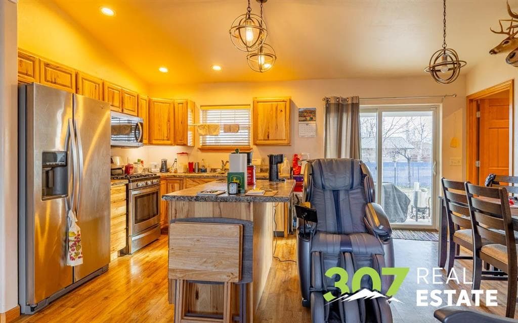 2128 Haugen St — photo 3 of 38