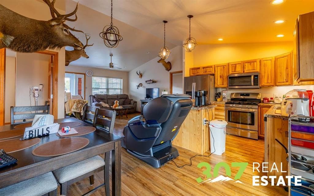 2128 Haugen St — photo 5 of 38