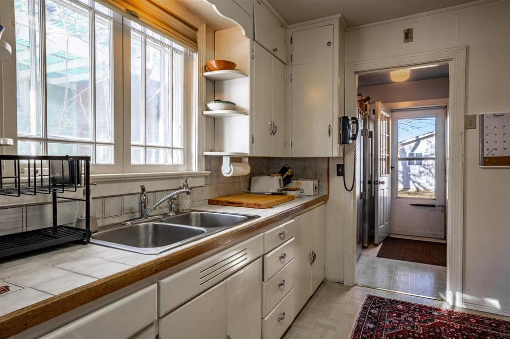 1431 Wyoming Ave — photo 7 of 34