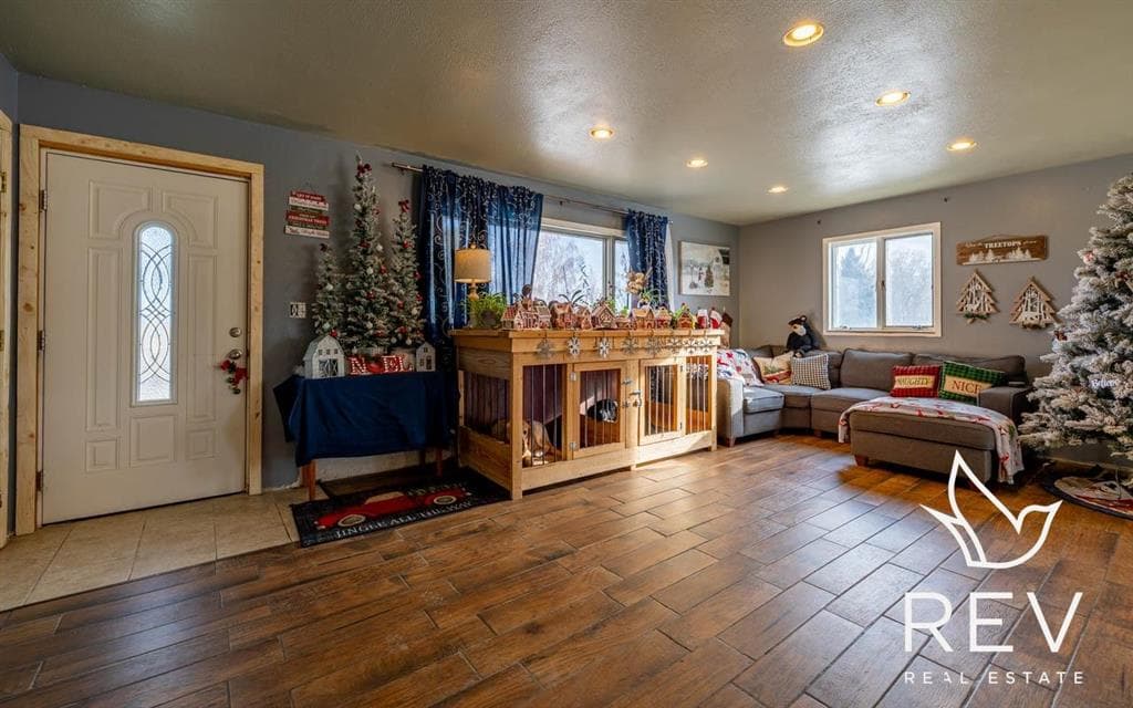 1136 Olive Rd — photo 4 of 33