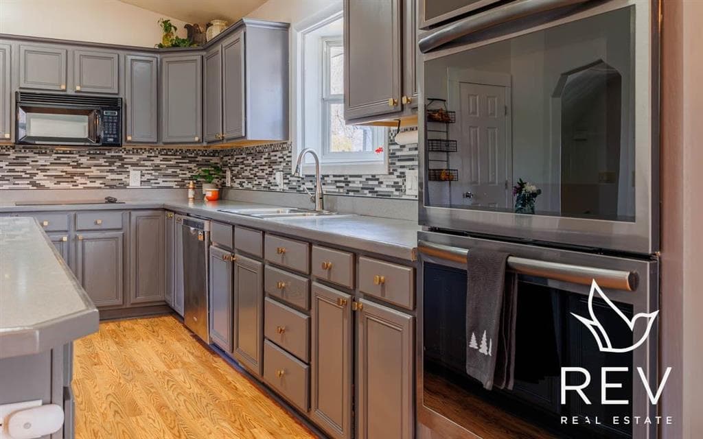 908 35th St — photo 16 of 46