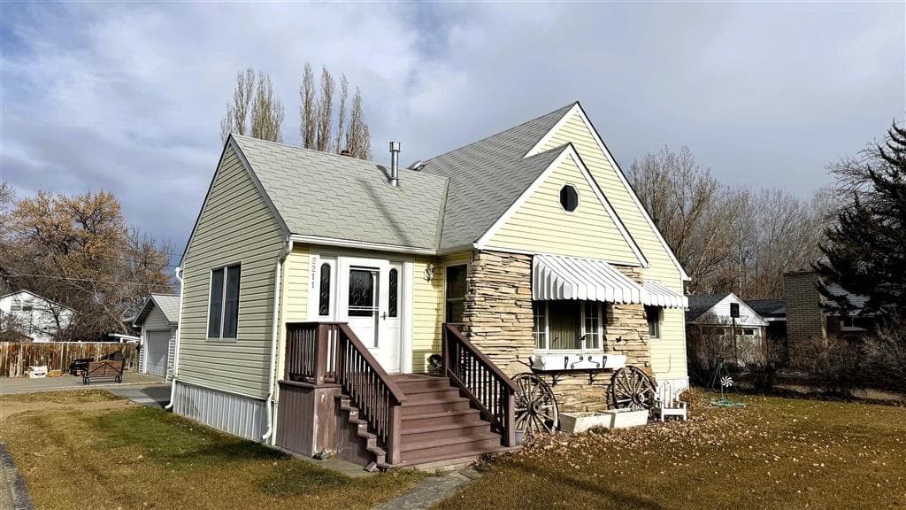 2211 Big Horn Ave — photo 2 of 38