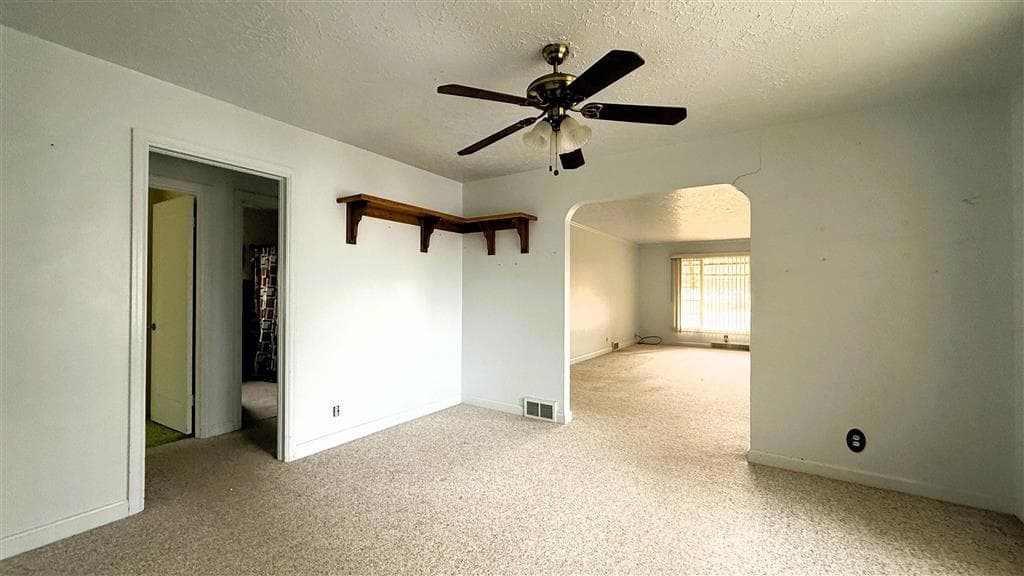 2211 Big Horn Ave — photo 13 of 38