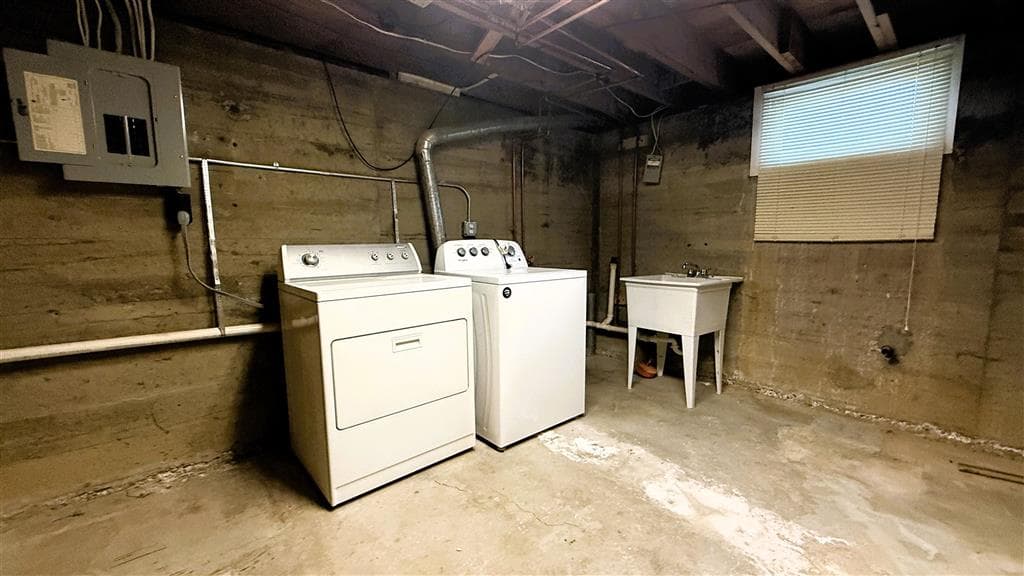 2211 Big Horn Ave — photo 30 of 38