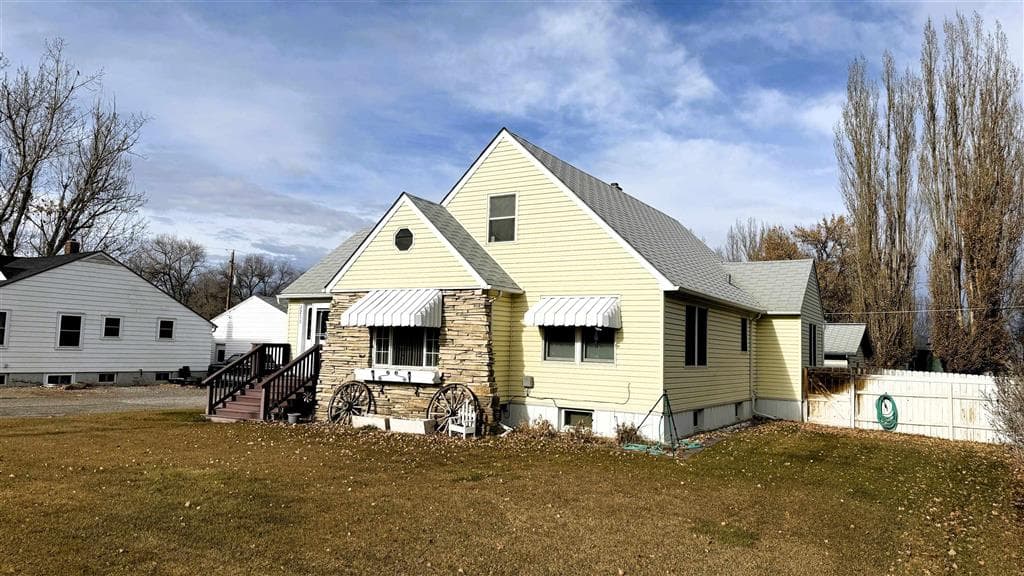 2211 Big Horn Ave — photo 4 of 38