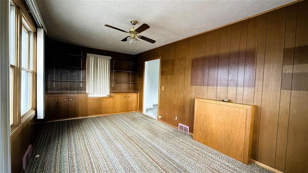 2211 Big Horn Ave — photo 5 of 38