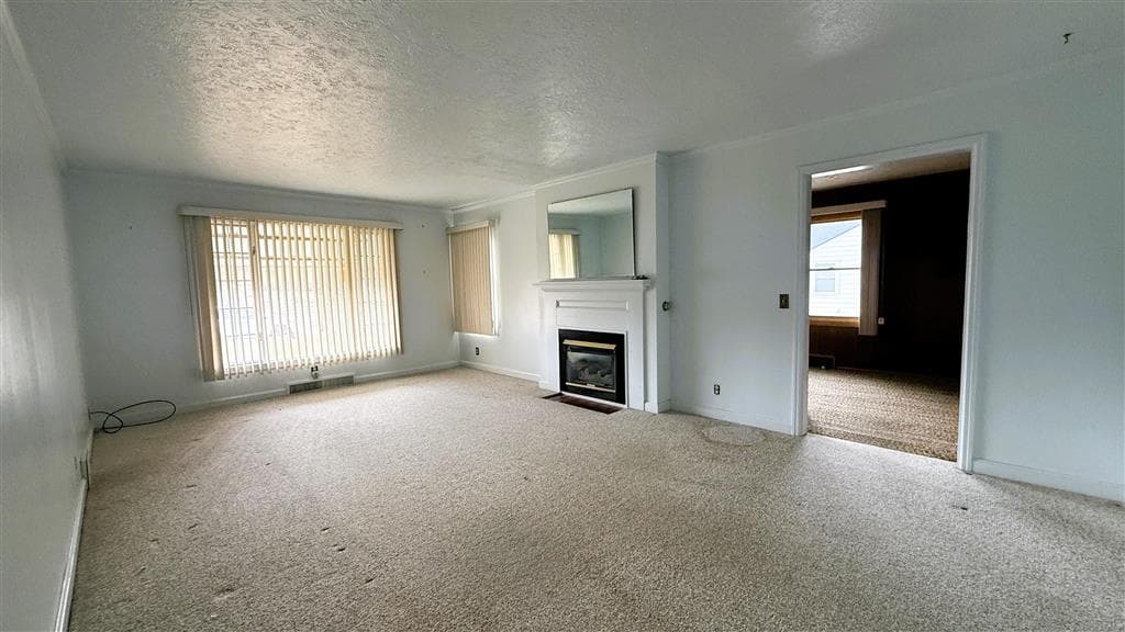 2211 Big Horn Ave — photo 8 of 38