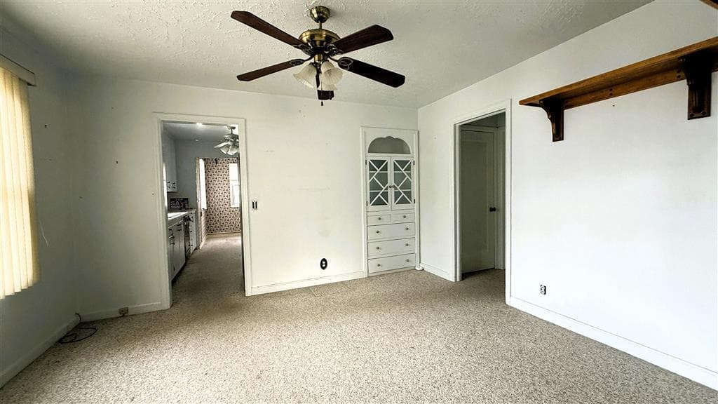 2211 Big Horn Ave — photo 10 of 38