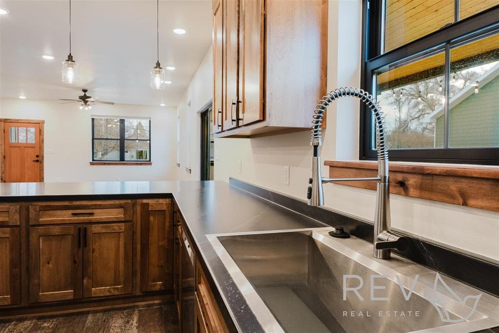 1513 22nd St — photo 9 of 47