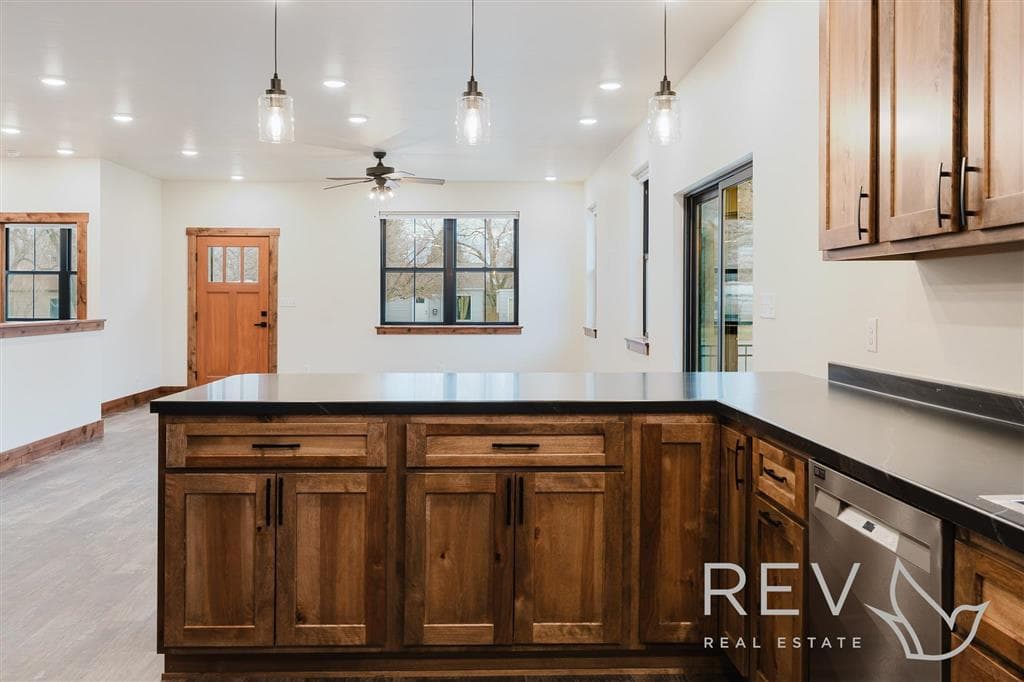 1513 22nd St — photo 10 of 47