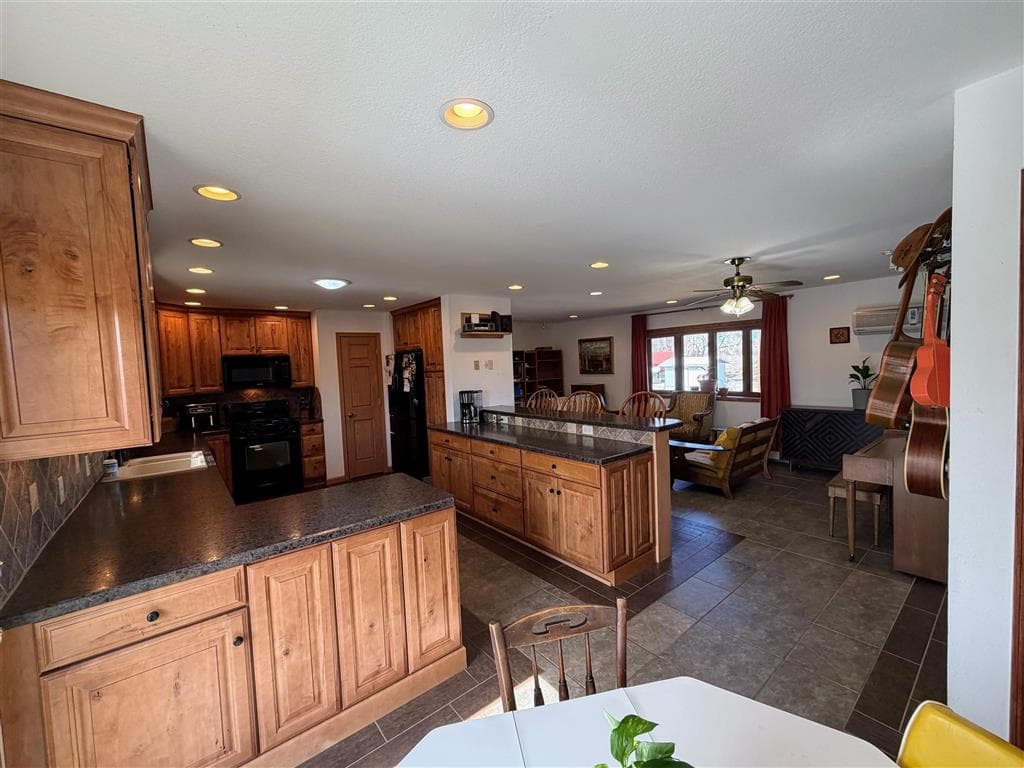 409 N 11th Ave N — photo 17 of 43