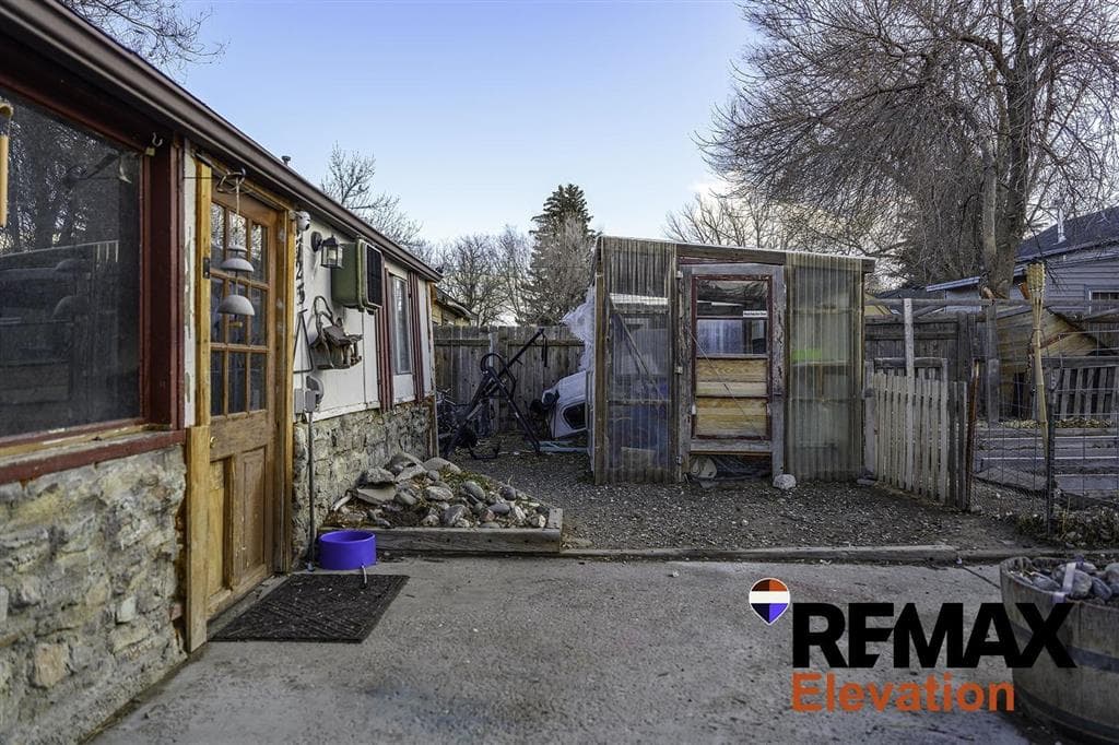 1725 Alger Ave — photo 8 of 32