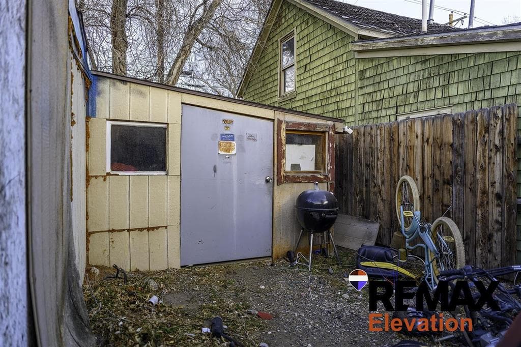 1725 Alger Ave — photo 9 of 32