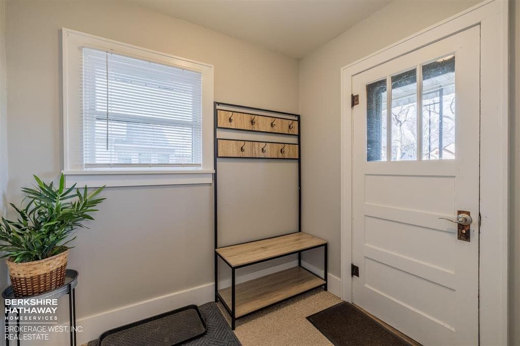 1032 Cody Ave — photo 3 of 25