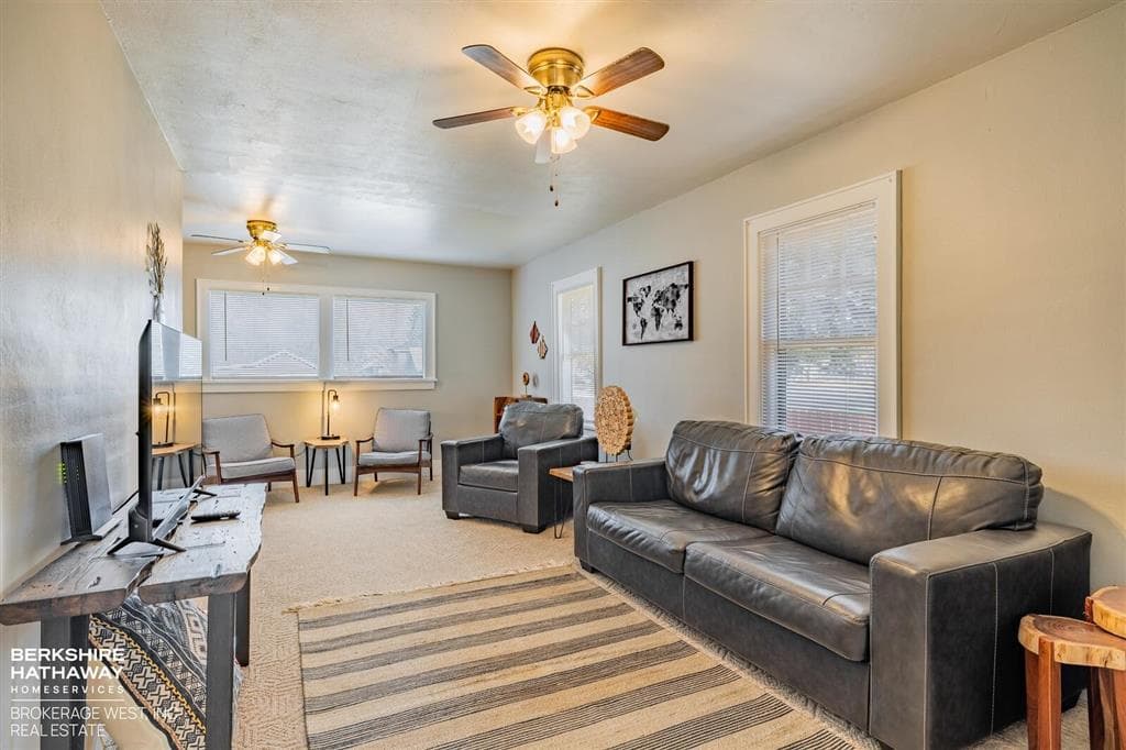 1032 Cody Ave — photo 4 of 25