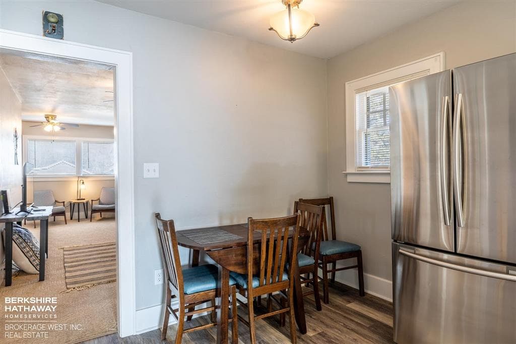 1032 Cody Ave — photo 9 of 25