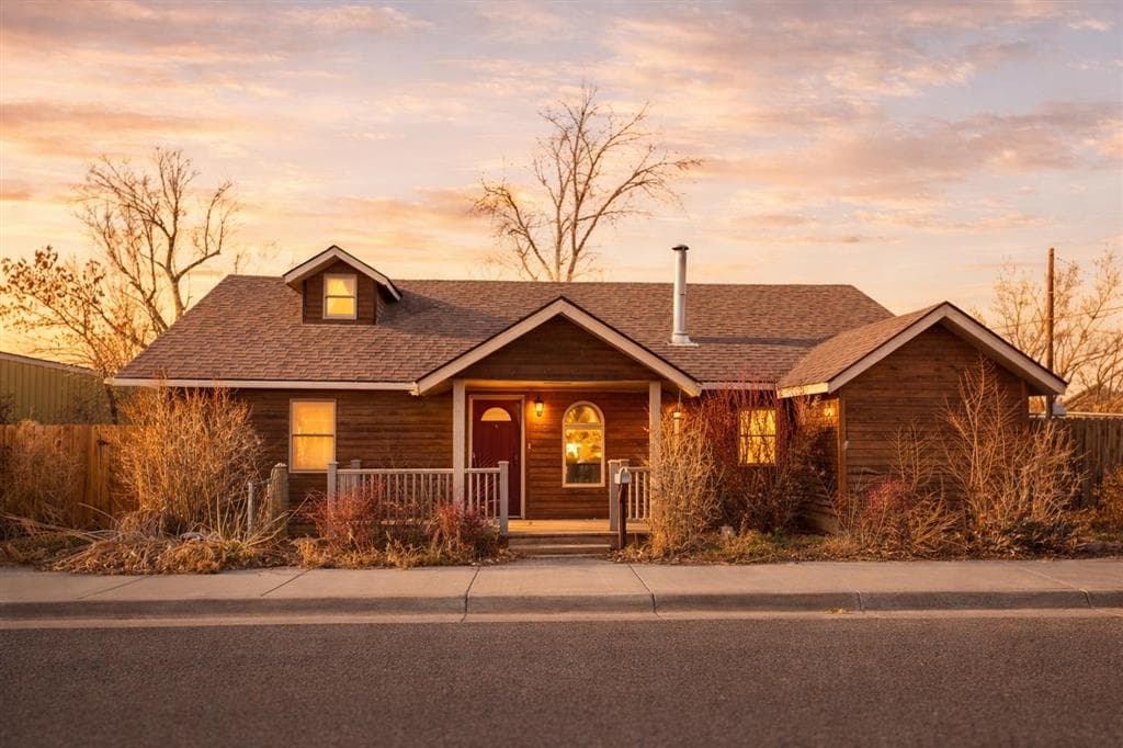 228 S 6th St photo 1