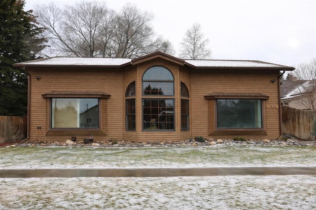 1608 Alger Ave photo 1