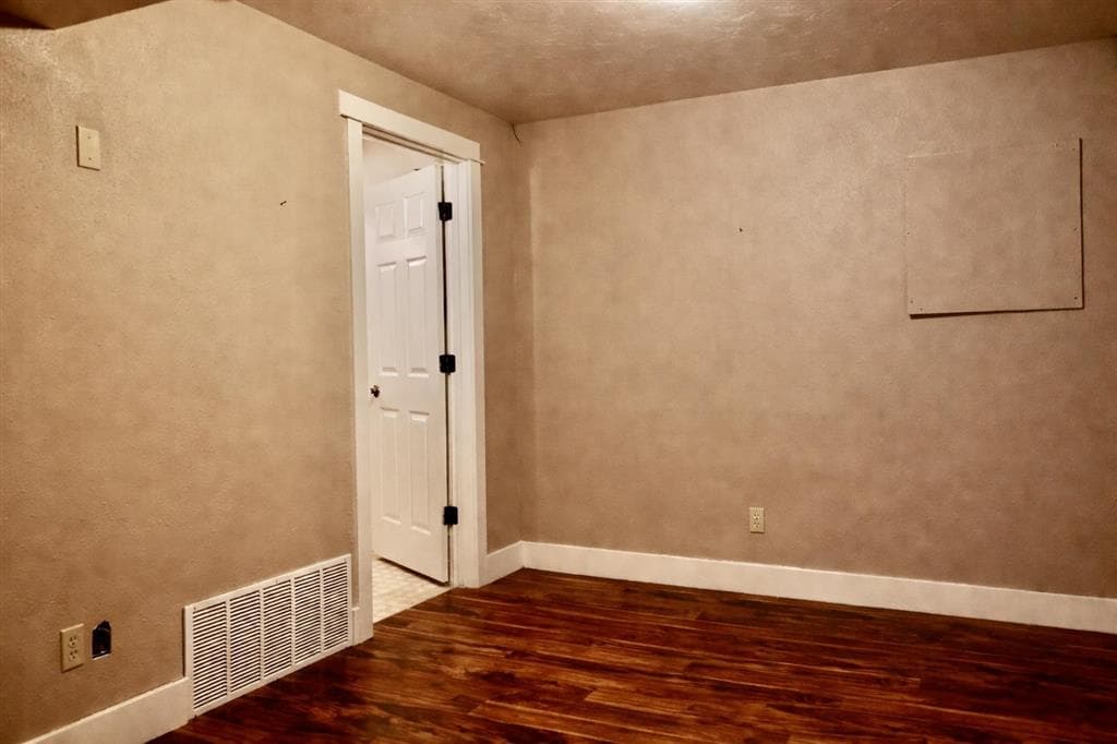 1608 Alger Ave — photo 22 of 34