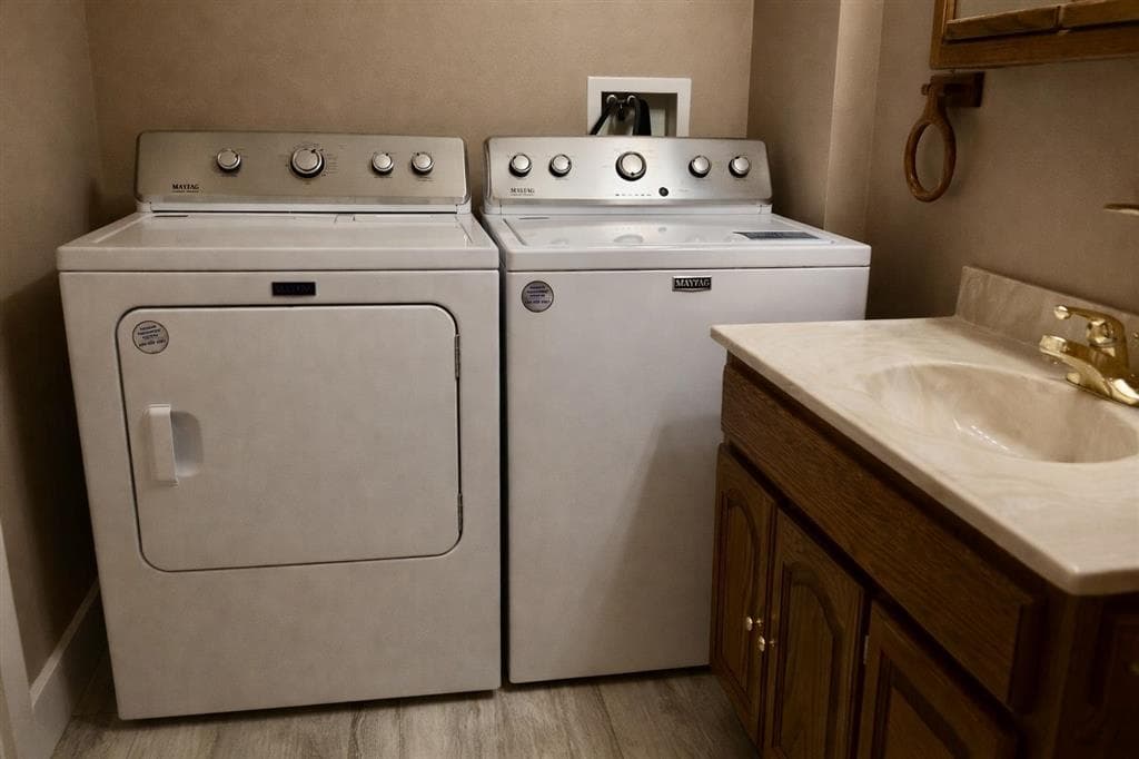 1608 Alger Ave — photo 31 of 34