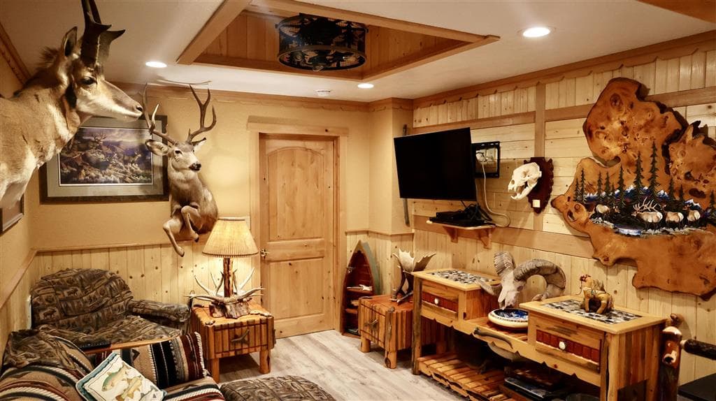 1608 Alger Ave — photo 6 of 34