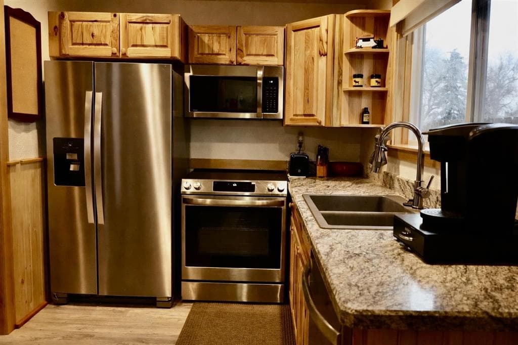 1608 Alger Ave — photo 7 of 34