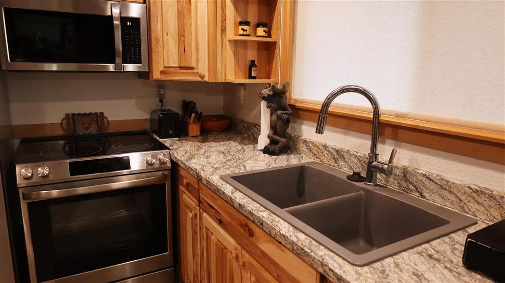 1608 Alger Ave — photo 8 of 34