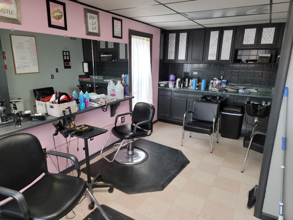 450 Montana Ave — photo 8 of 39