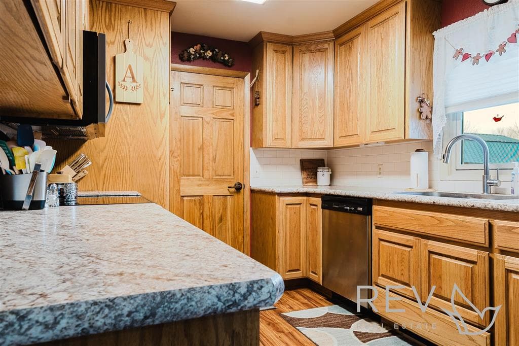 2202 Gentle St — photo 4 of 28