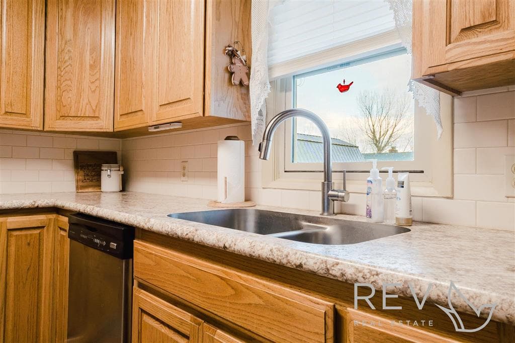 2202 Gentle St — photo 6 of 28