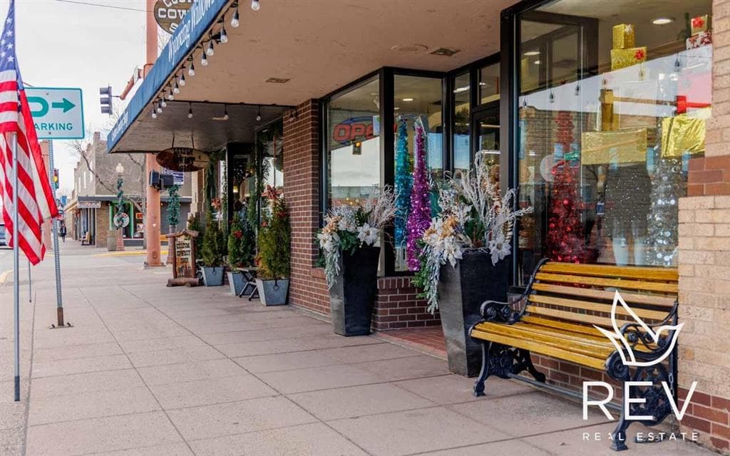 1284 Sheridan Ave — photo 2 of 31