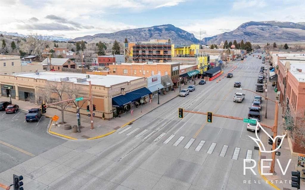 1284 Sheridan Ave — photo 3 of 31