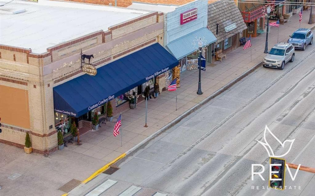 1284 Sheridan Ave — photo 4 of 31