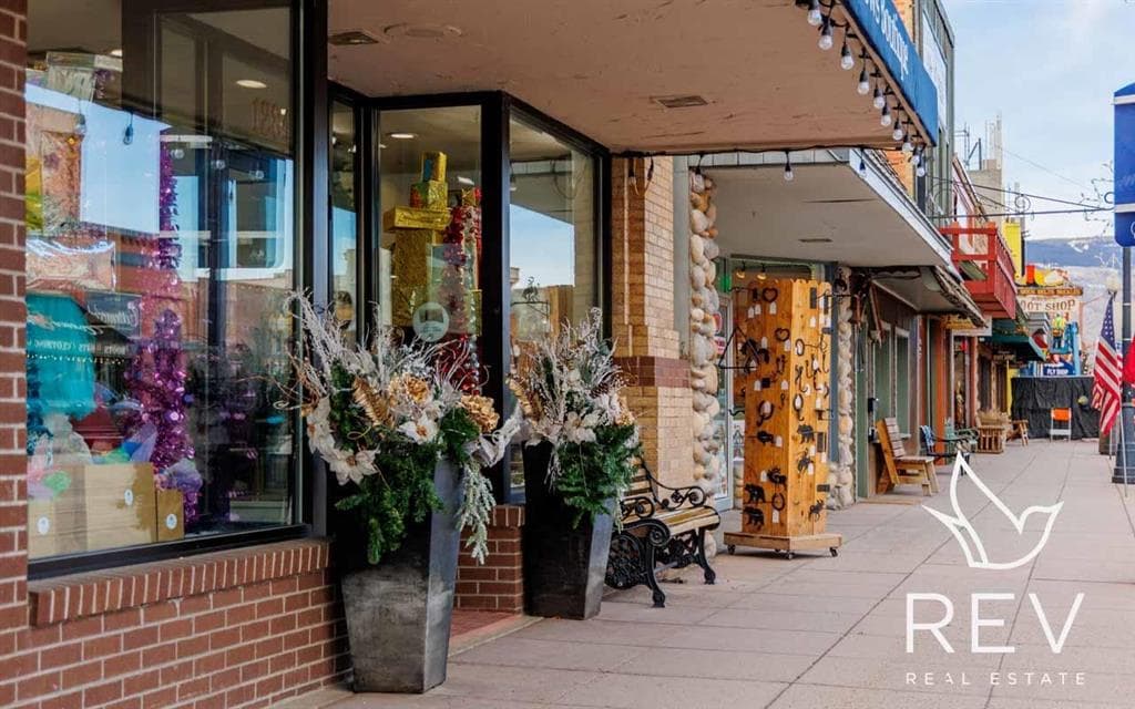 1284 Sheridan Ave — photo 6 of 31