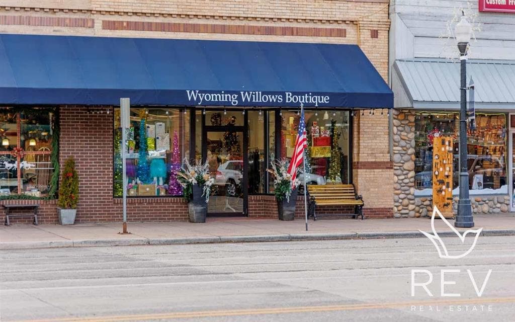 1284 Sheridan Ave — photo 7 of 31