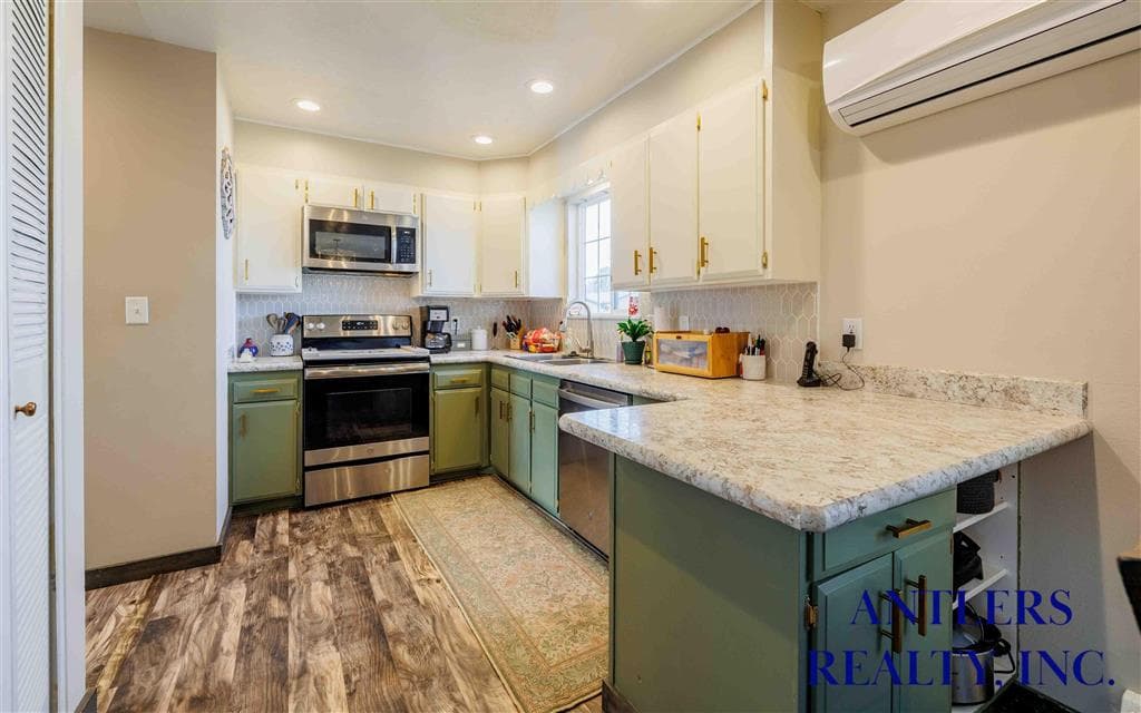 435 E 8th St — photo 14 of 42