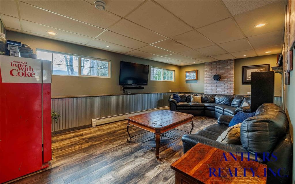 435 E 8th St — photo 3 of 42