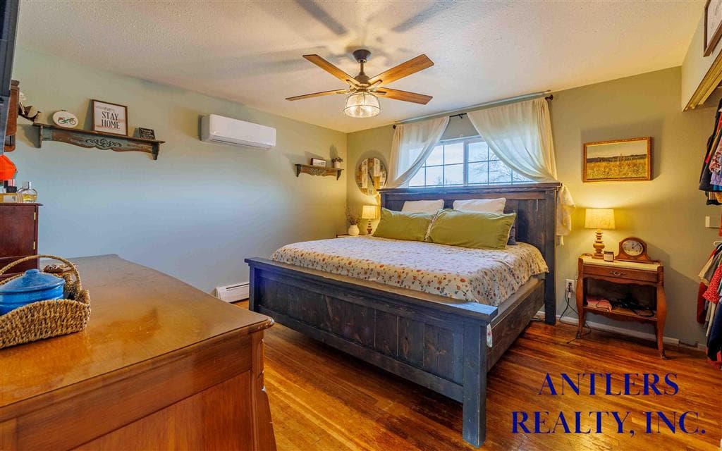 435 E 8th St — photo 26 of 42