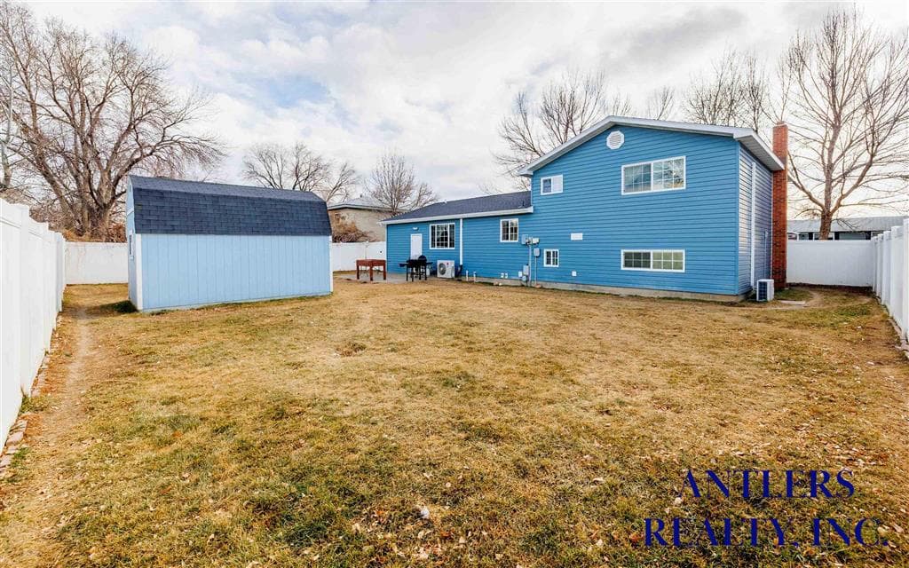 435 E 8th St — photo 33 of 42