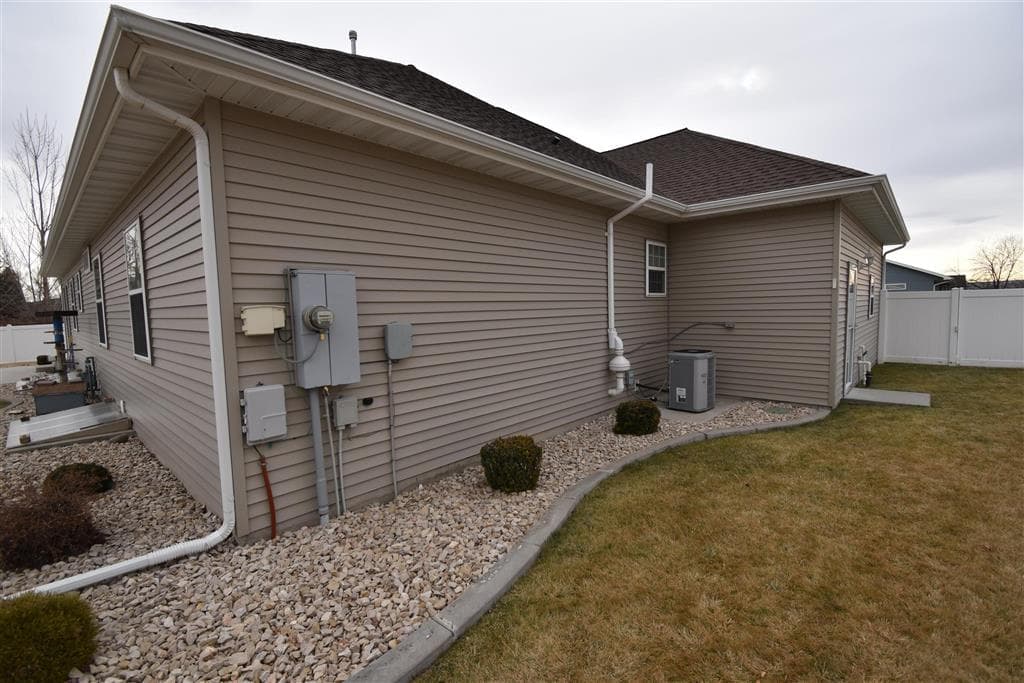 1157 Aspen Ln — photo 8 of 47